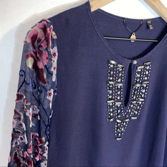 BKE Boutique Navy Blue Burnout Velvet Blouse XS - Picture 4 of 9